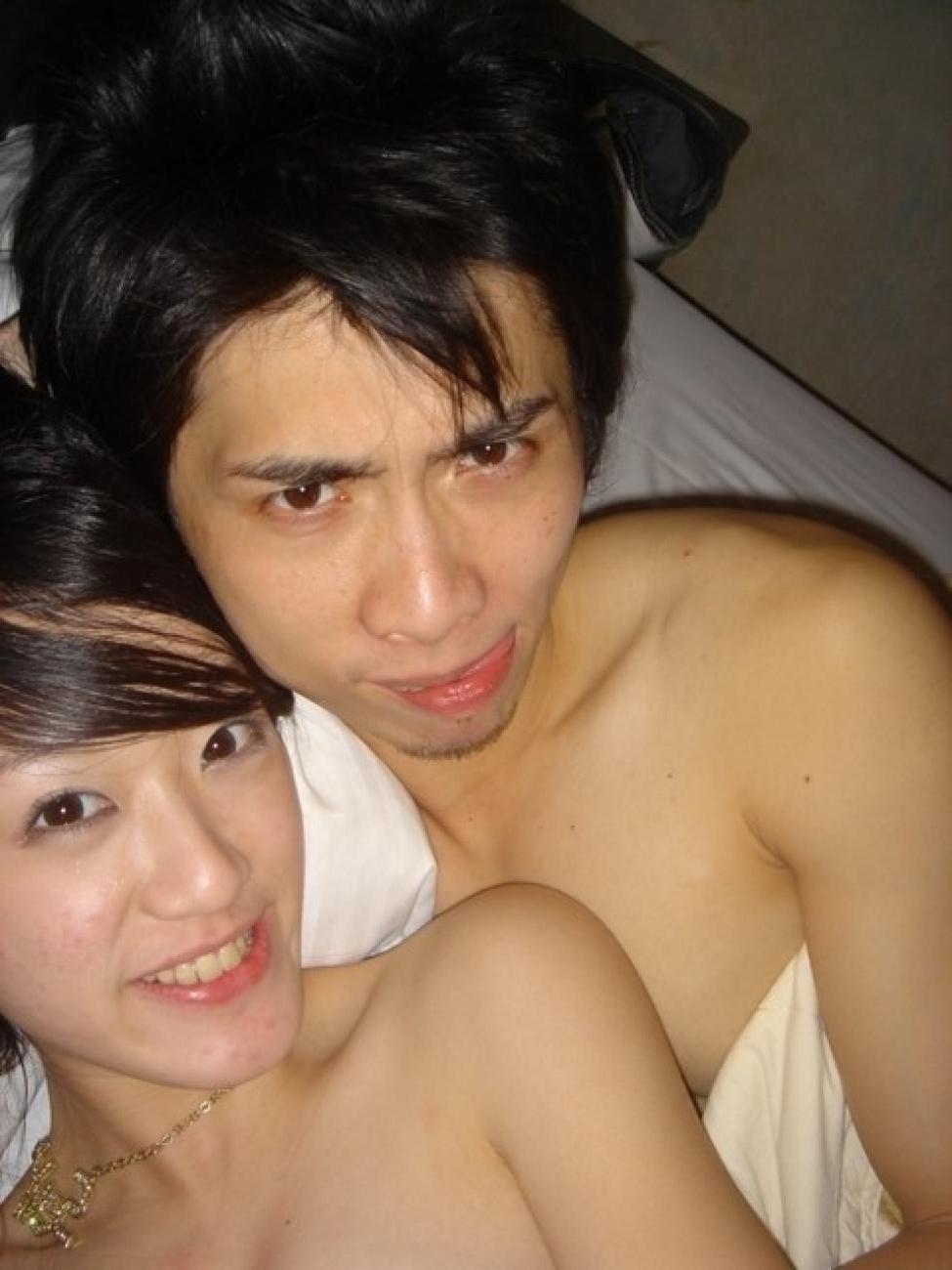 15P Sexy and hot Asian babe gives great blowjob in her bedroom