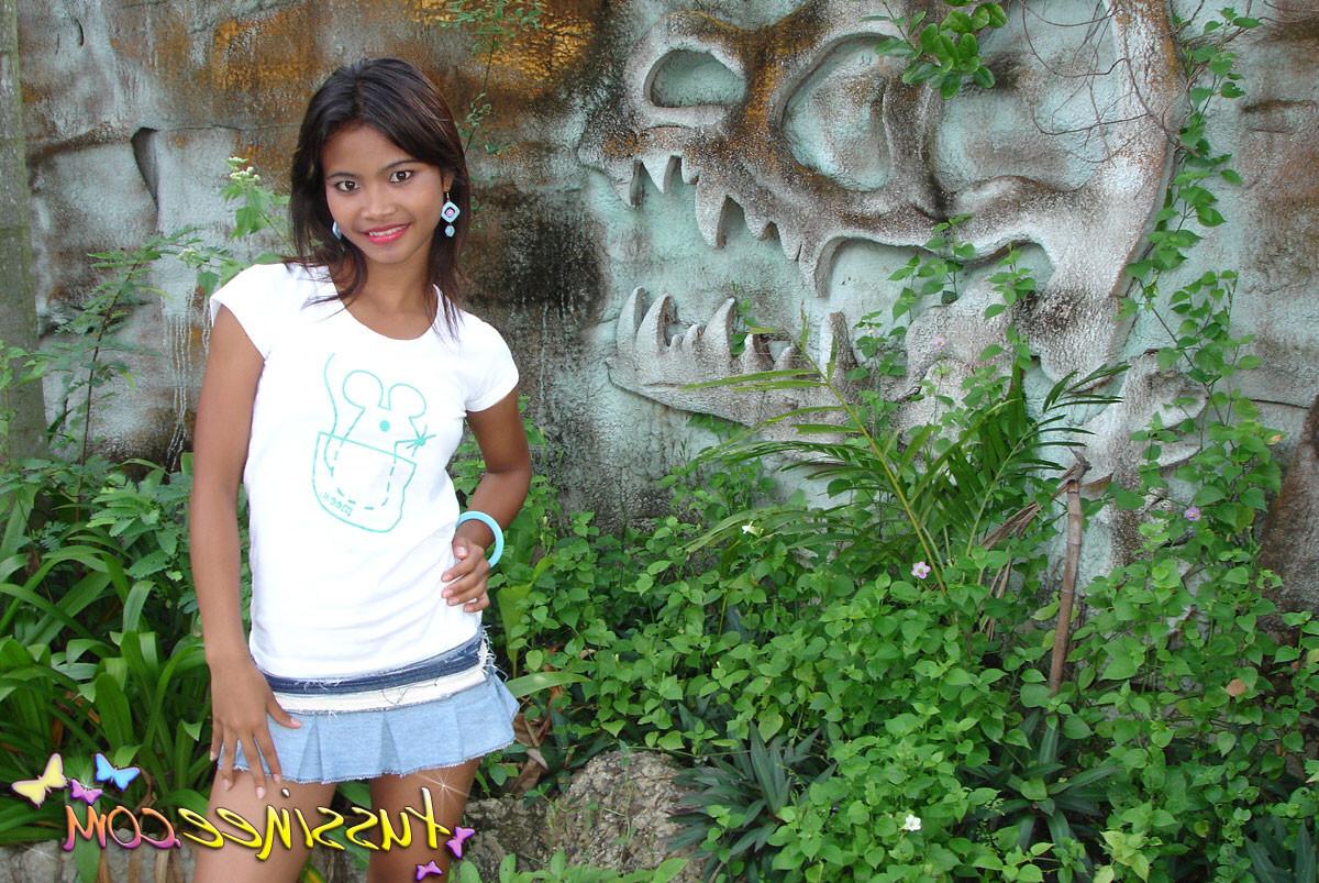 15P Asian Teen Tussinee doing some public flashing in a dinosaur park