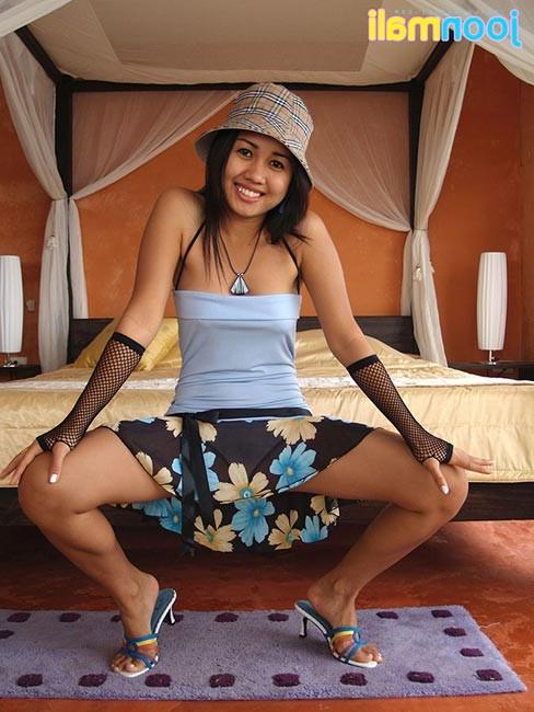 16P Cute asian teen Joon Mali taking off her panties