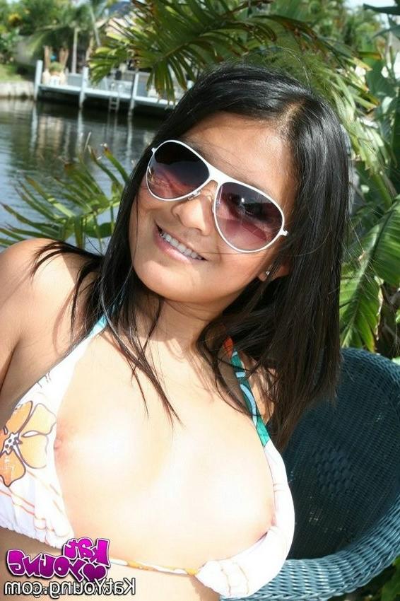 16P famous asian bombshell kat young having fun under the sun