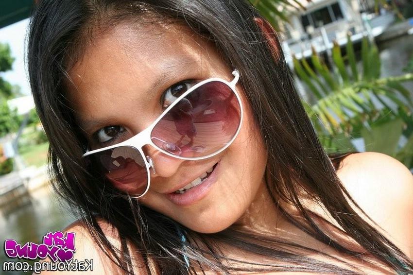 16P famous asian bombshell kat young having fun under the sun