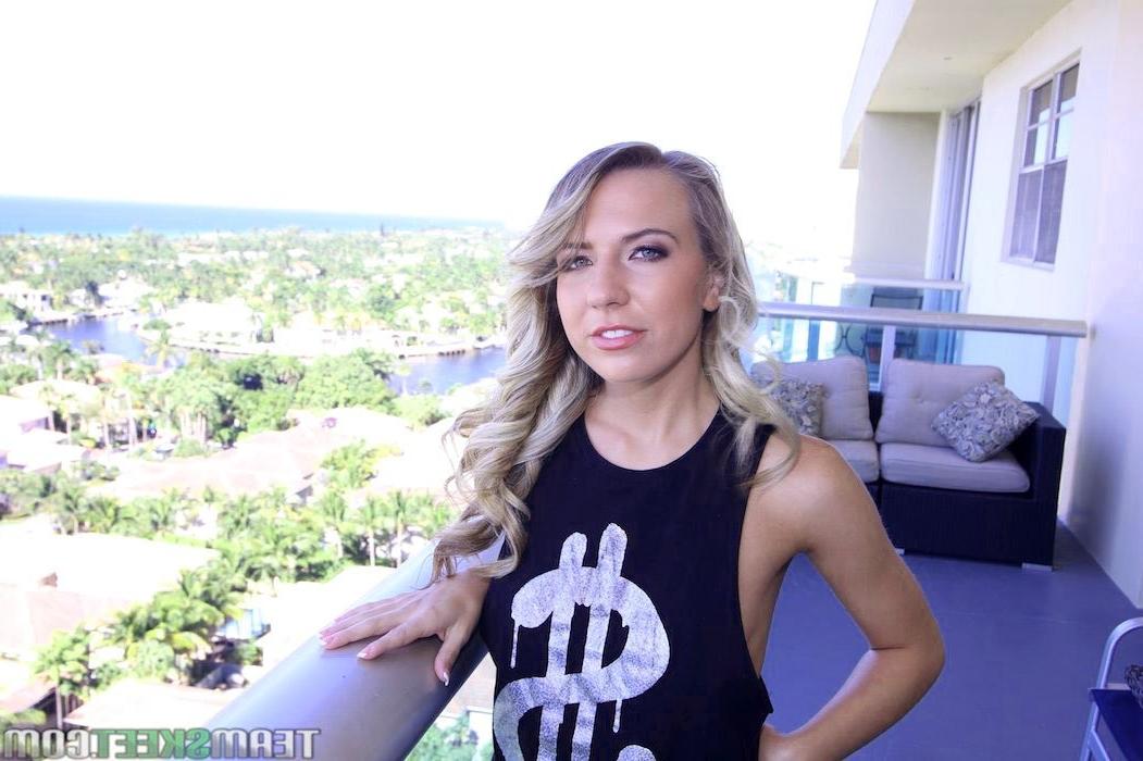 15P Kiara Knight gets pounded in the bedroom