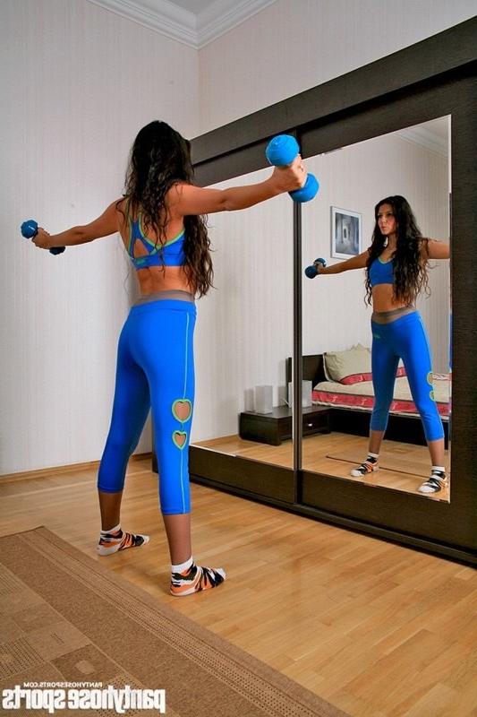 15P Brune in tights does bedroom sports exercises