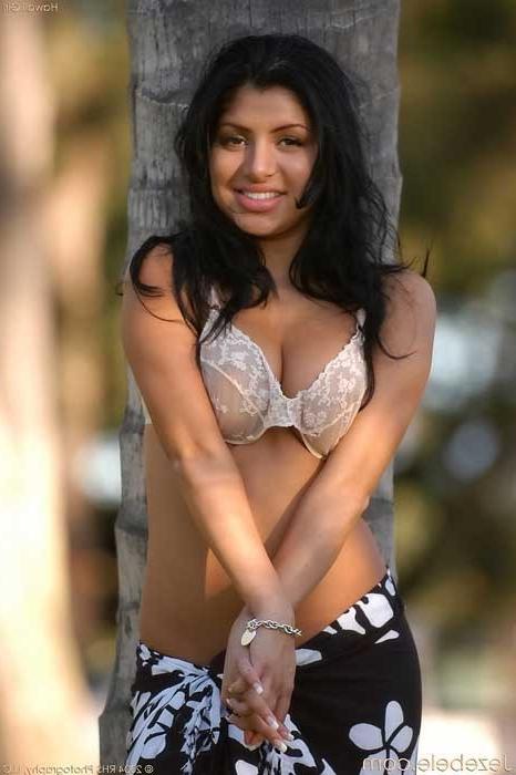 16P Jezebele poses in a public park