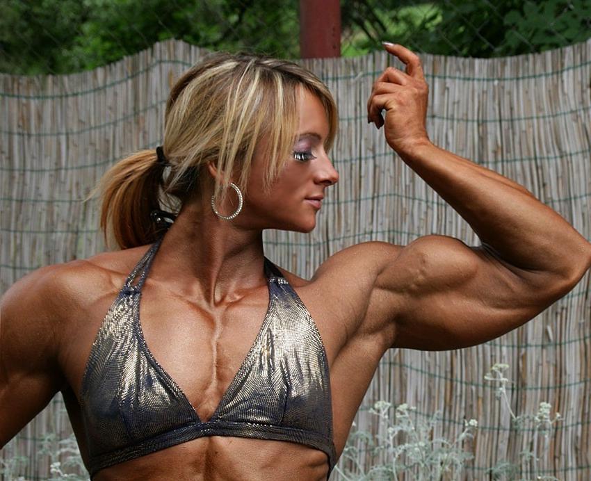 12P Extremely ripped and muscular bodybuilder with gifted physique