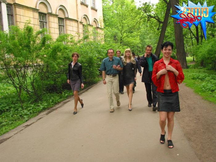16P Two sexy flashers go for a walk in the park