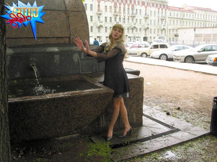 16P Two sexy flashers go for a walk in the park