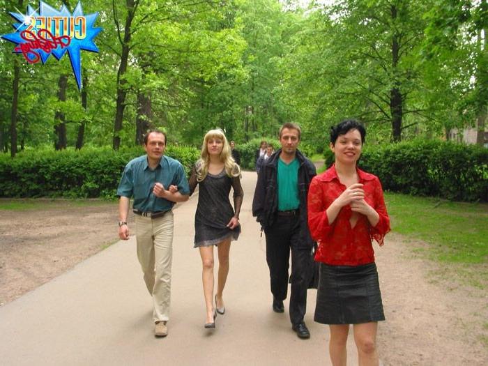 16P Two sexy flashers go for a walk in the park