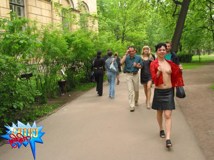 16P Two sexy flashers go for a walk in the park