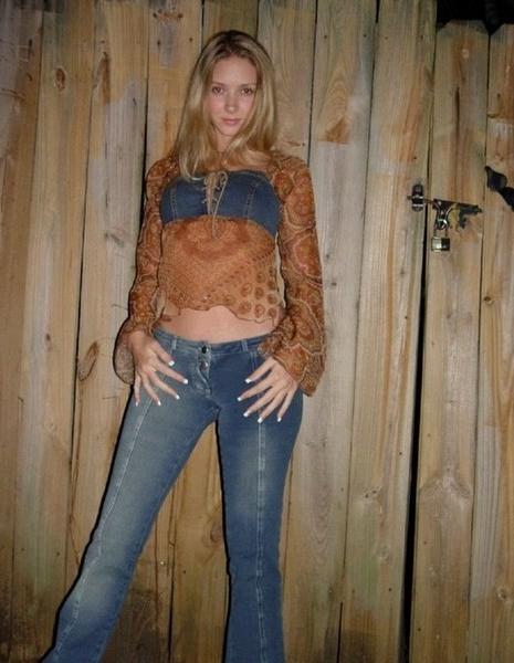 10P Cute doll poses and flashes tits and pussy in home movie