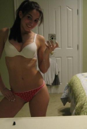 10P Babe in top and mini skirt erotically poses on home cam