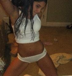10P Babe in top and mini skirt erotically poses on home cam