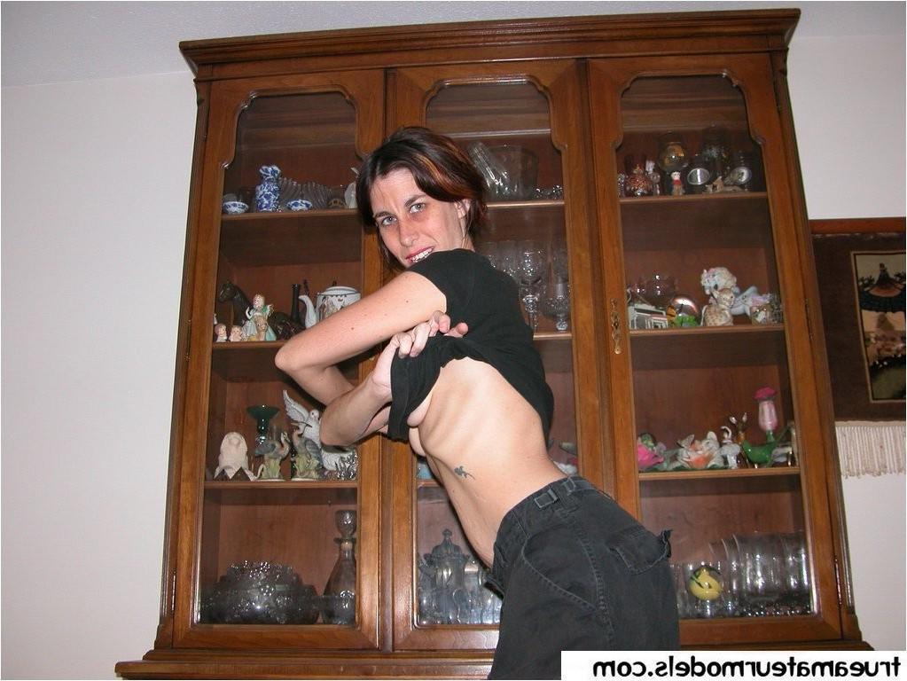 15P horny amateur housewife spreads loose asshole