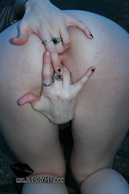 15P liz fingers pussy and asshole