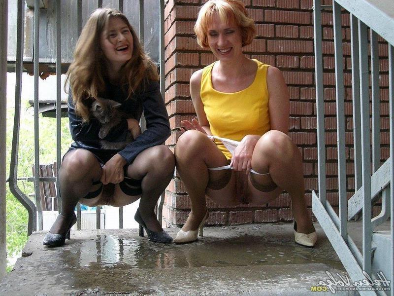 16P Two russian hotties pee a whole sea after party