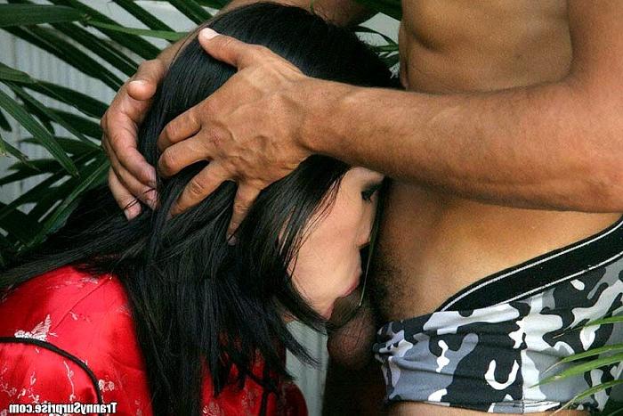 16P Stunning Shemale Babe With a Beautiful Ass Giving Head to a Guy