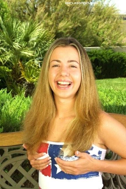 18P Voyeur Teen Masturbates At The Park