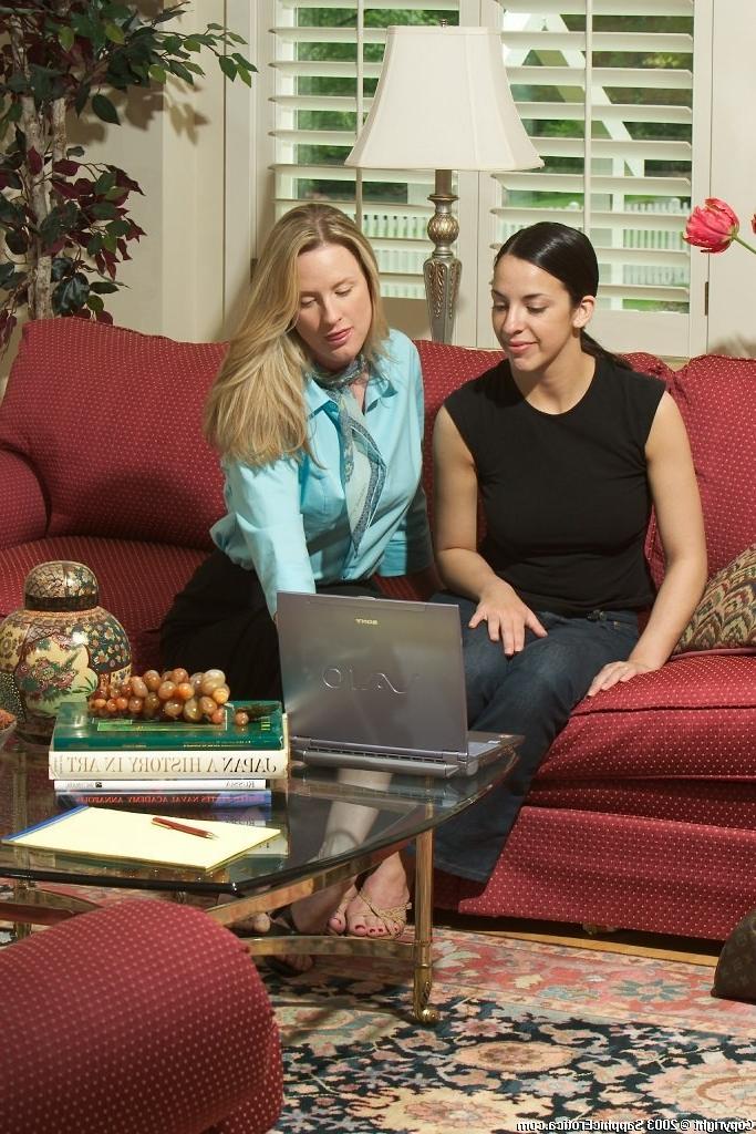 16P two hot babes getting dirty on the couch