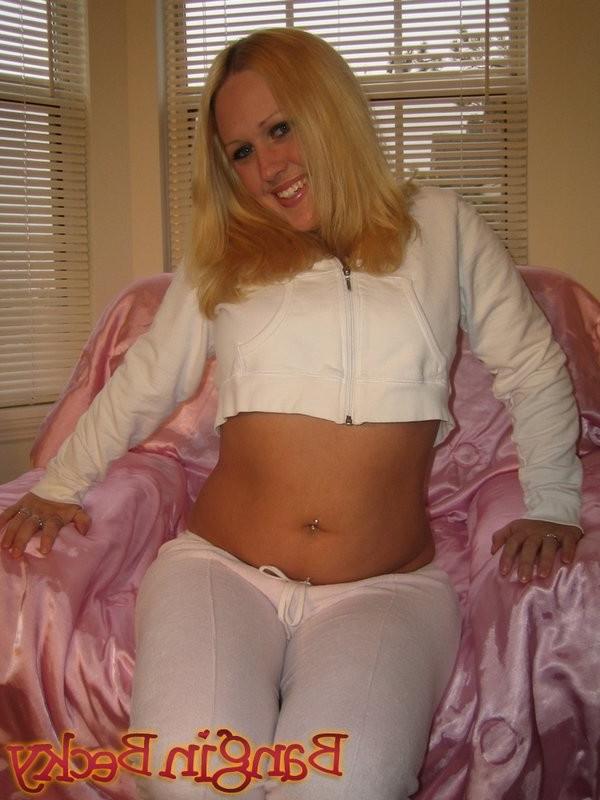 16P Sexy Uber Jugged Blonde Bangin Becky Strips In Bedroom