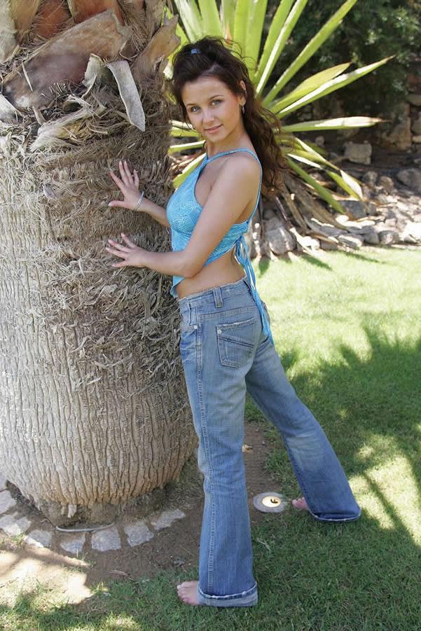 18P Busty teen drops her panties and poses outdoors