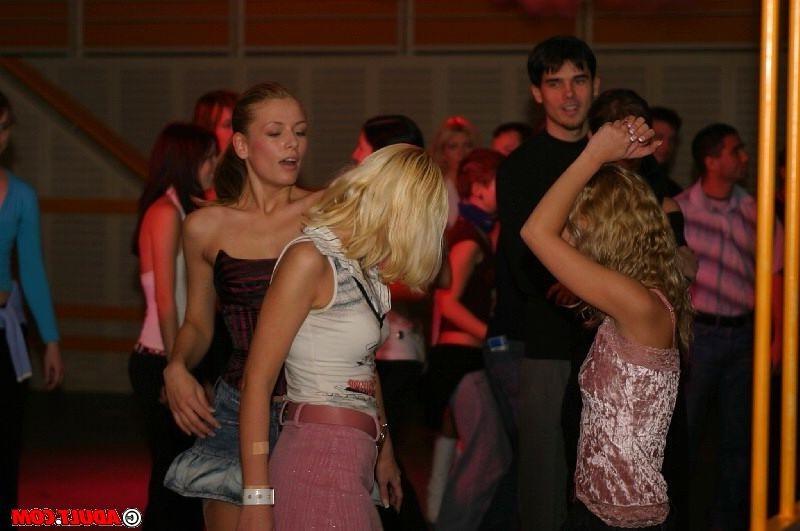 16P strippers dancing in cage take a break to lick