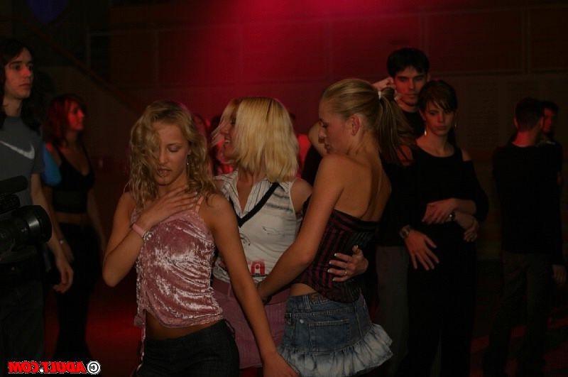 16P strippers dancing in cage take a break to lick