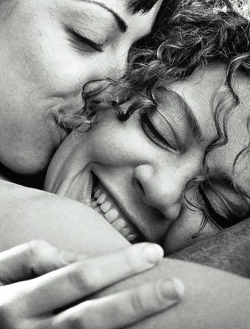 23P Lesbian lovers