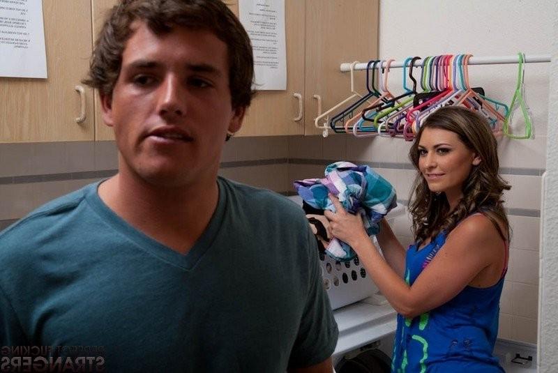 12P Victoria Lawson Fucked By Guy From The Laundromat