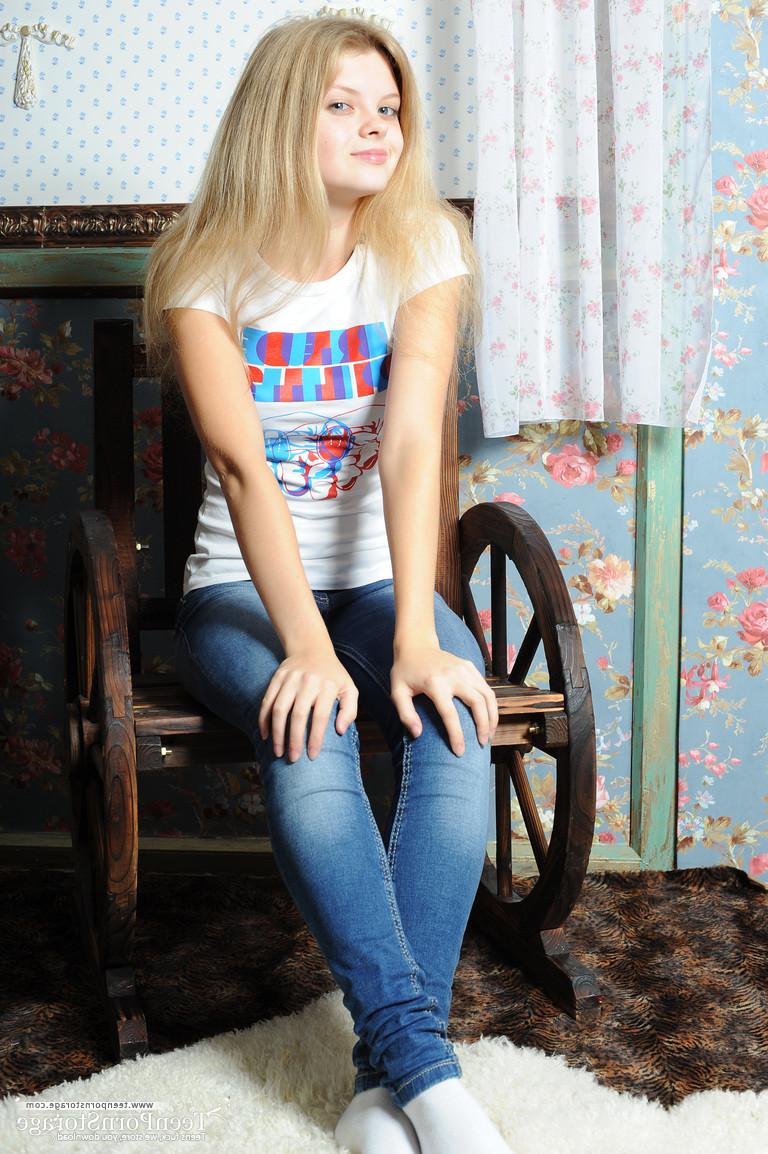 20P Blonde doll posing nude