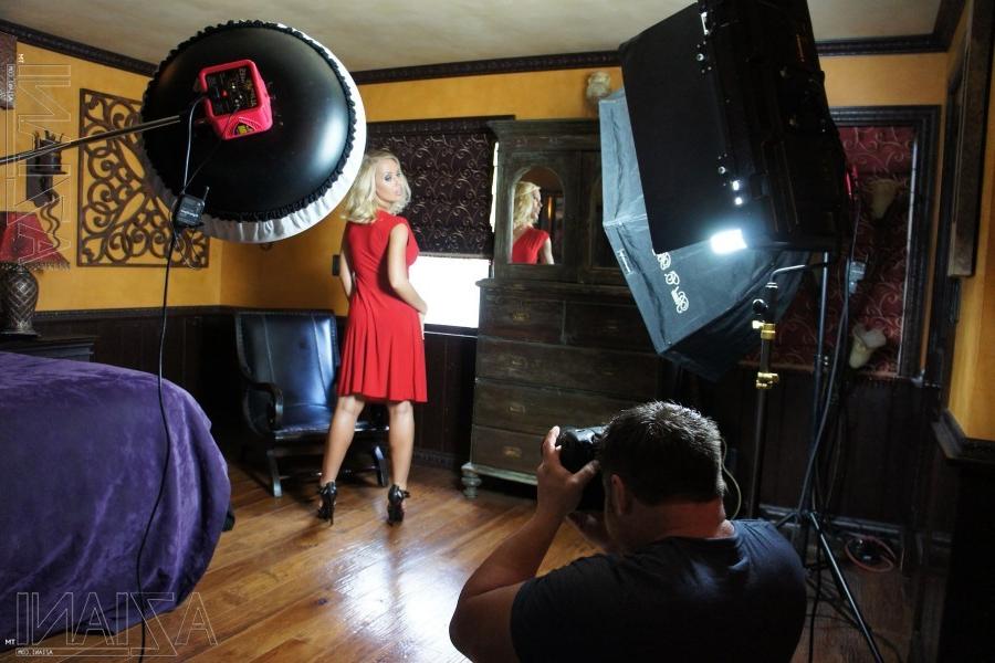 15P Behind the scenes with the blonde, very hot and sexy Nicole Aniston.|Nicole Anis