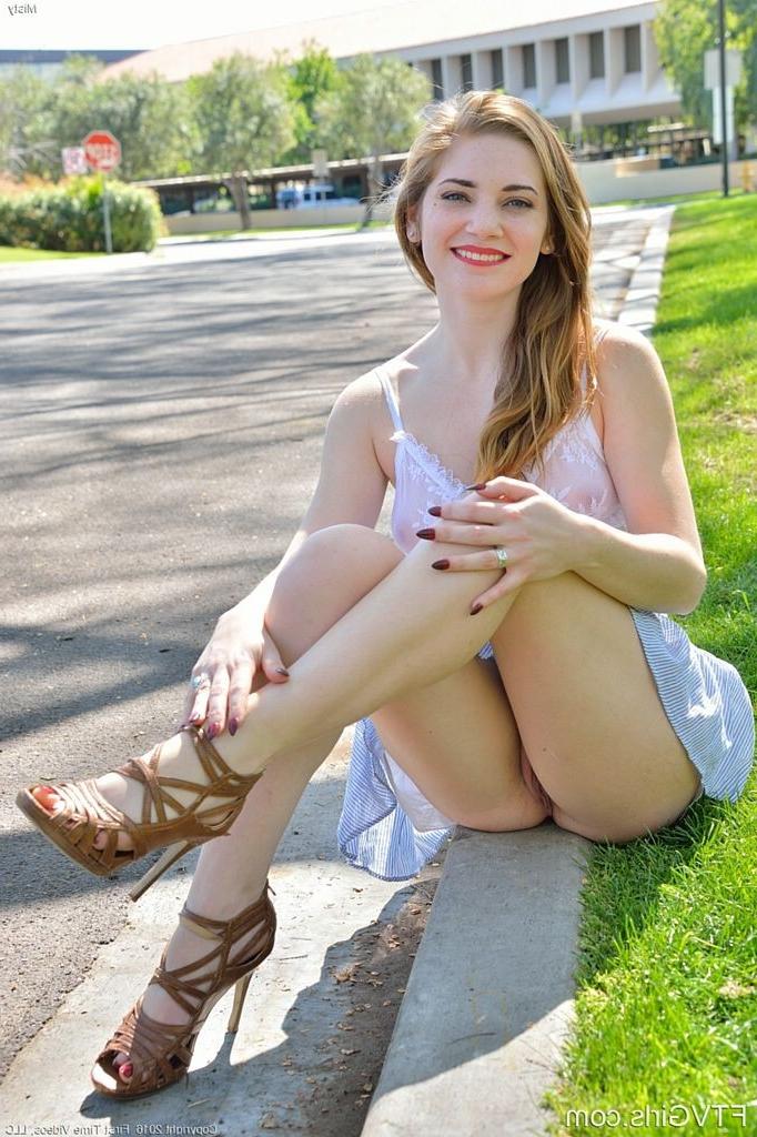 15P Upskirt Pussy in the Park