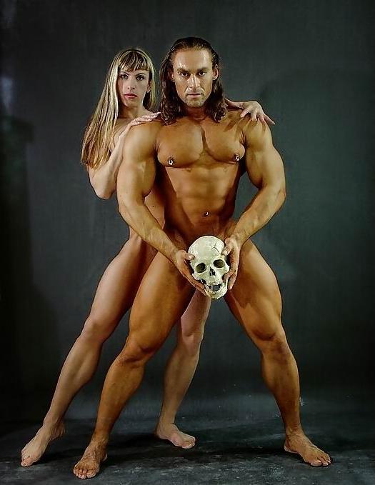 15P Naked bodybuilding couple in sexy poses