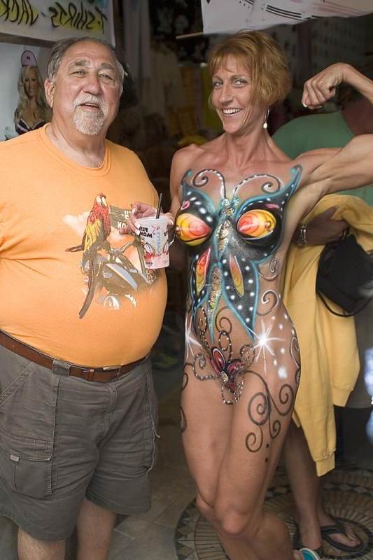 15P hot female bodybuilders showing off their muscles