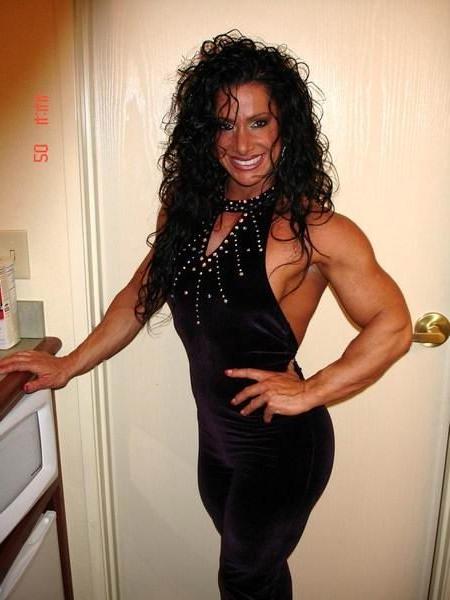 15P hot female bodybuilders showing off their muscles
