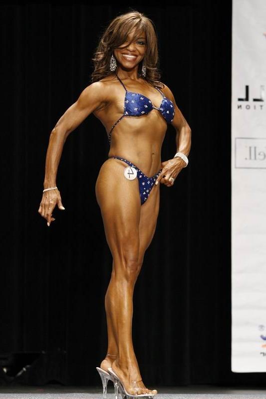 12P female bodybuilders show off their muscles