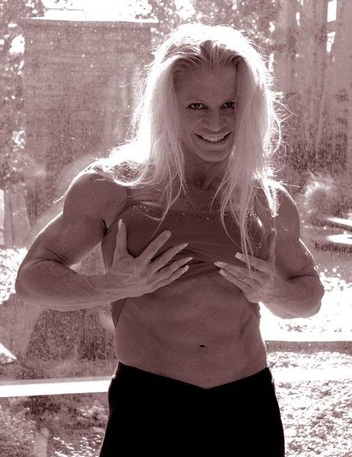 12P female bodybuilders show off their muscles