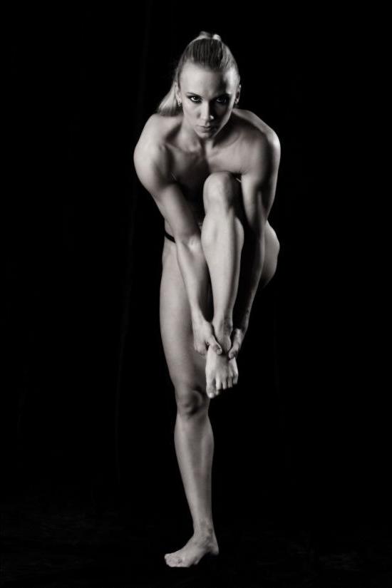 12P hot female bodybuilders showing off their muscles