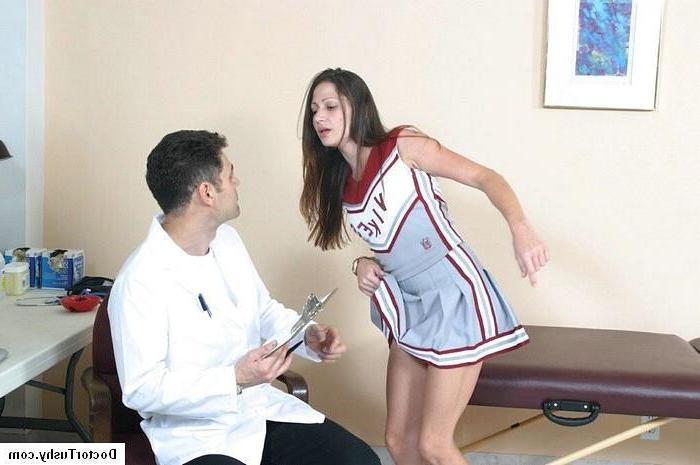 16P Hot doctor keeps client happy
