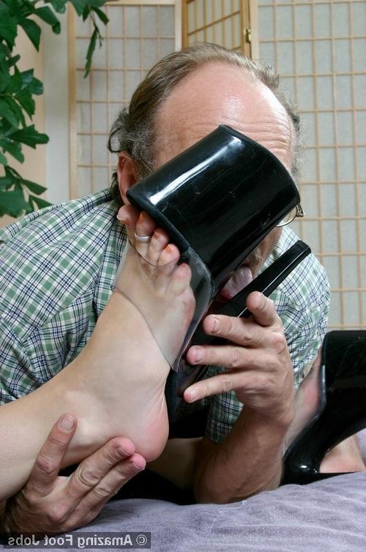 12P High heeled wearing hottie gets her feet taken care of