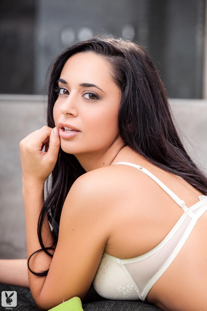 12P Luna Sauvage spreads out naked on the couch