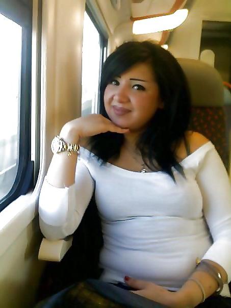 20P Turkish Home Women Photos