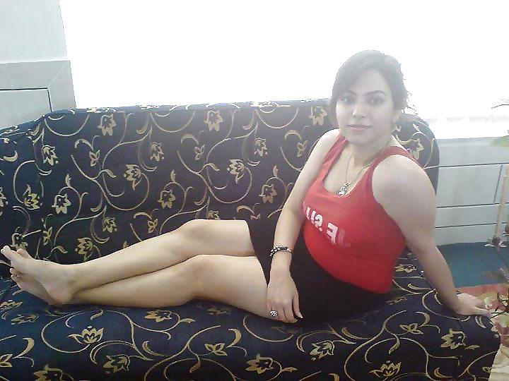 20P Turkish Home Women Photos