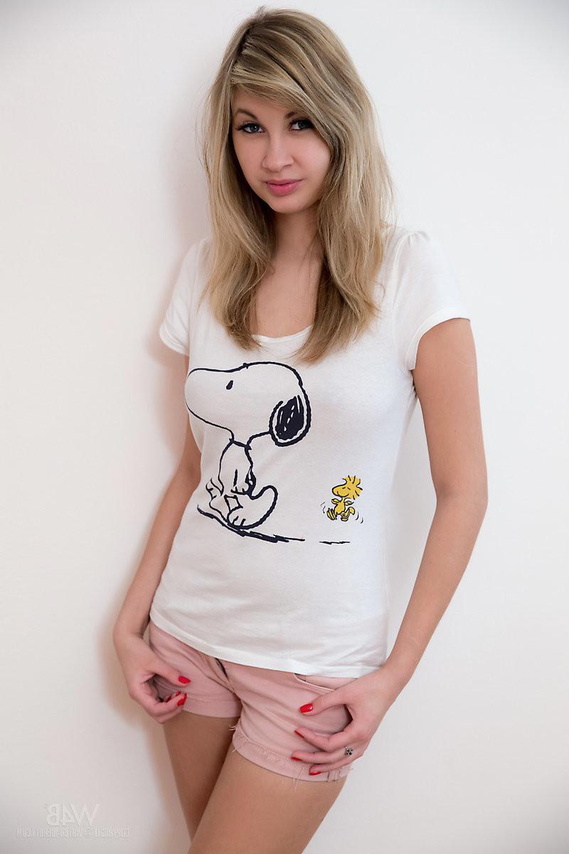 16P Perky erotic teen babe strip teasing on couch