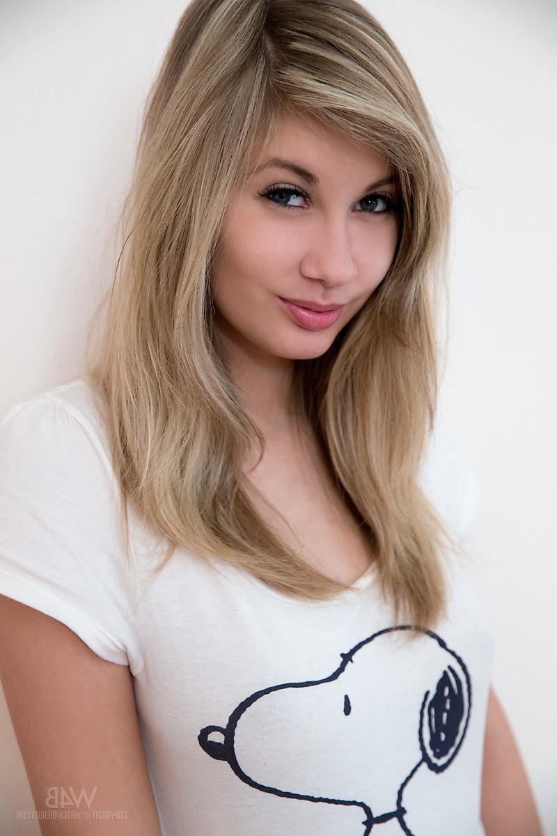16P Perky erotic teen babe strip teasing on couch