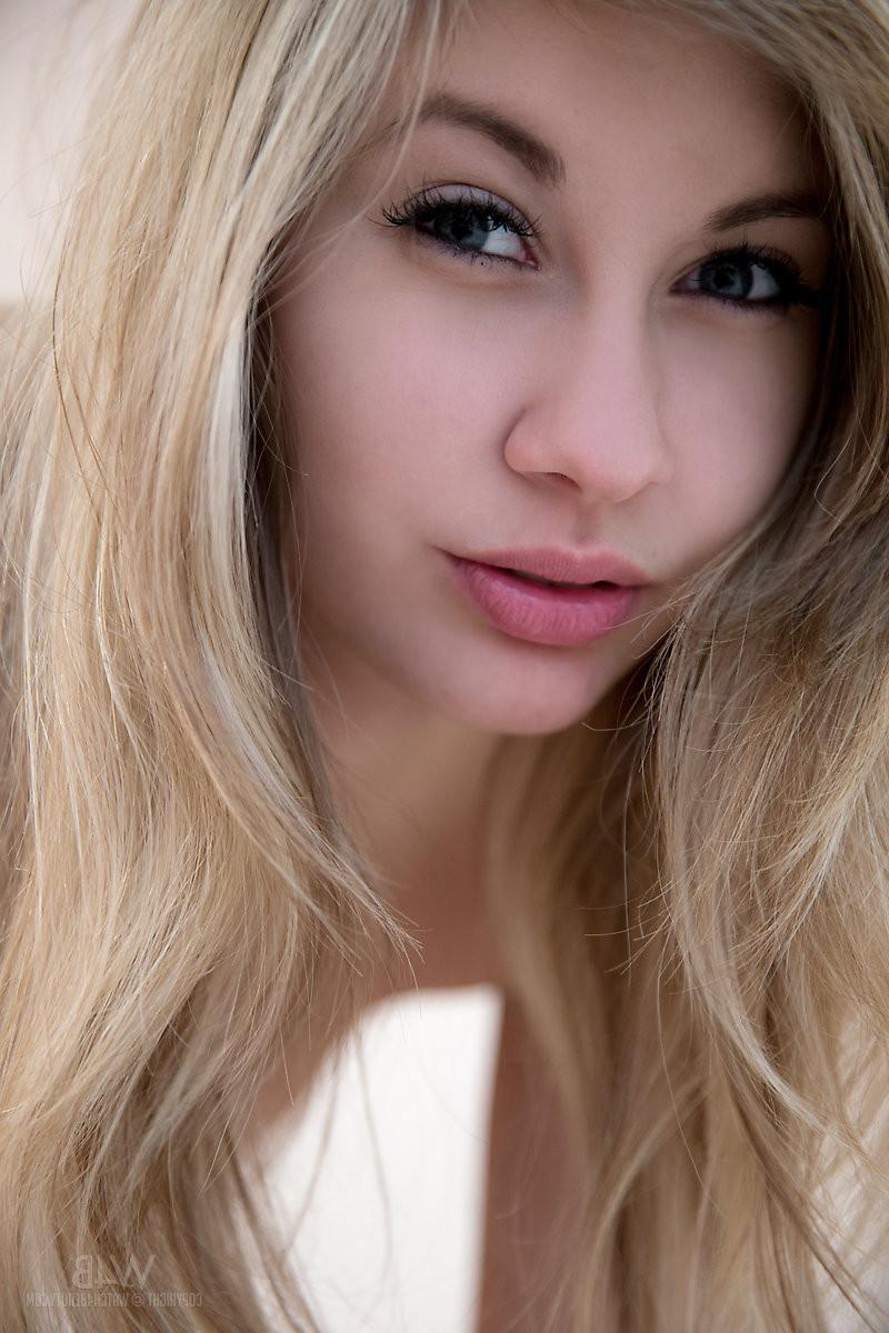 16P Perky erotic teen babe strip teasing on couch
