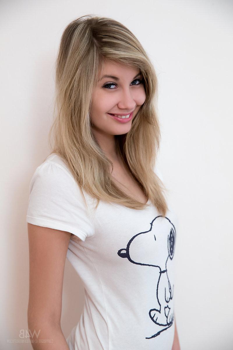 16P Perky erotic teen babe strip teasing on couch