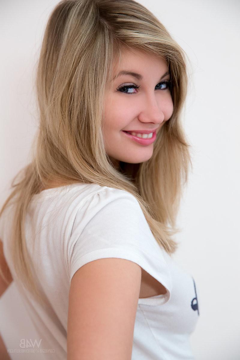 16P Perky erotic teen babe strip teasing on couch