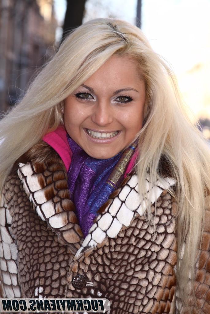 18P Blonde in blue jeans playing in the snow and posing on couch