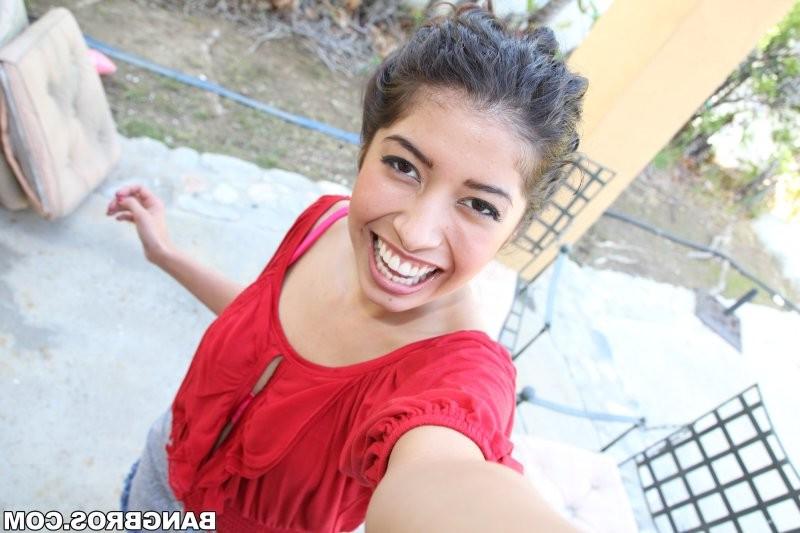 24P Sexy pornstar Lyla Love up close and personal
