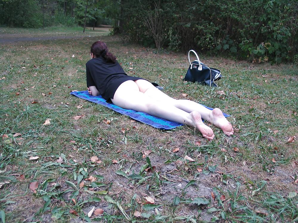 25P Geil im Park , public park nudism